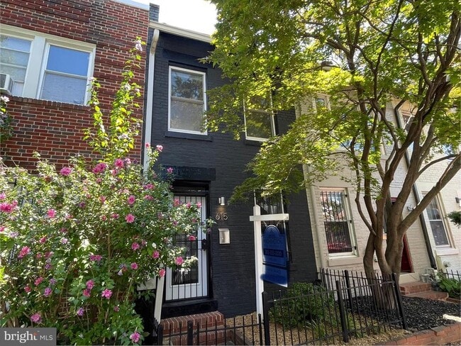 Building Photo - 615 14th Pl NE Rental