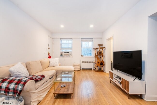 Building Photo - 380 Claremont Ave Unit 1