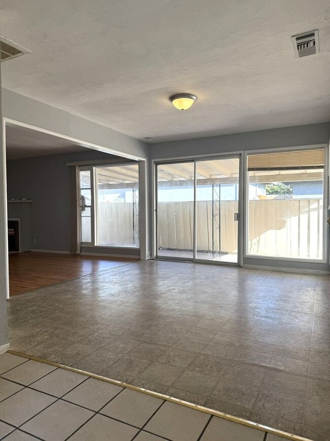 Photo - Spacious 2/2 home near shopping