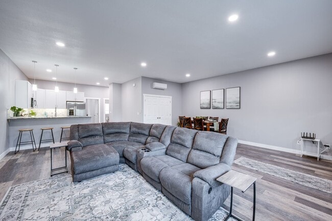 Photo - Windermere LWS Unit Suite 103