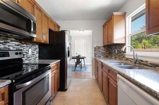 2456 SE Melaleuca Blvd