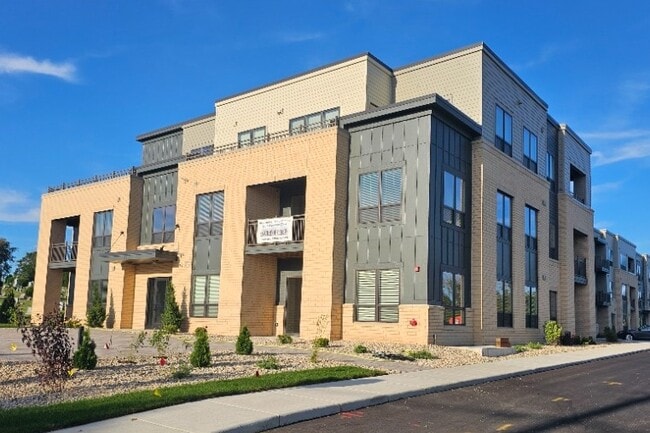 Building Photo - 880 N Main Rental