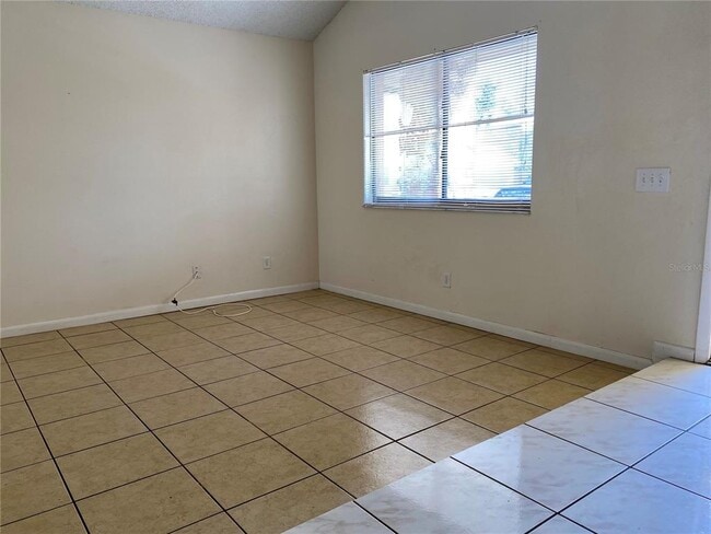 Photo - 5205 Dublin Pl
