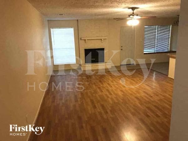 Photo - 2418 Aprilmont Dr