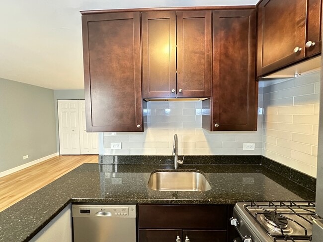Photo - 644 W Grace St Unidad J04P
