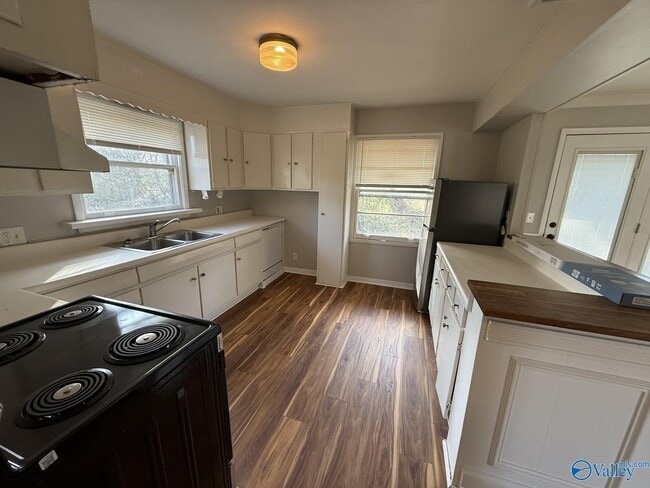 Photo - 403 Arthur St NW