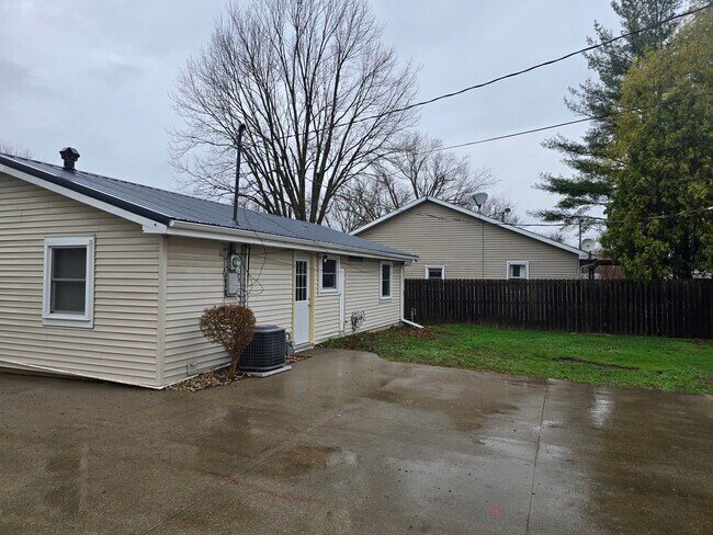 Photo - 617 1st St N