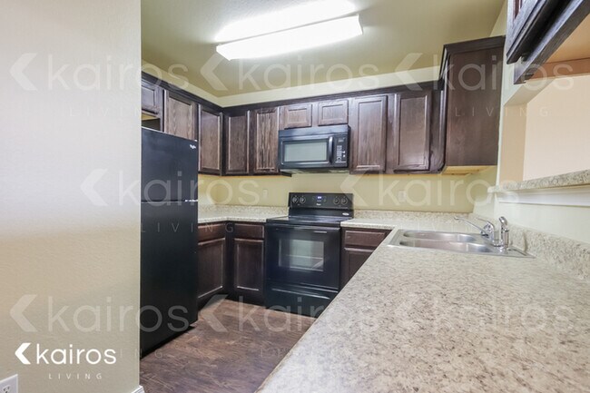 Photo - 5001 Thomas St