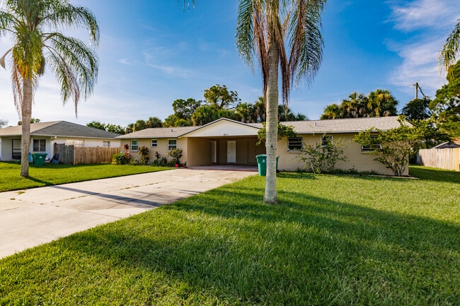 Building Photo - 1611 Florence Ave Unit B