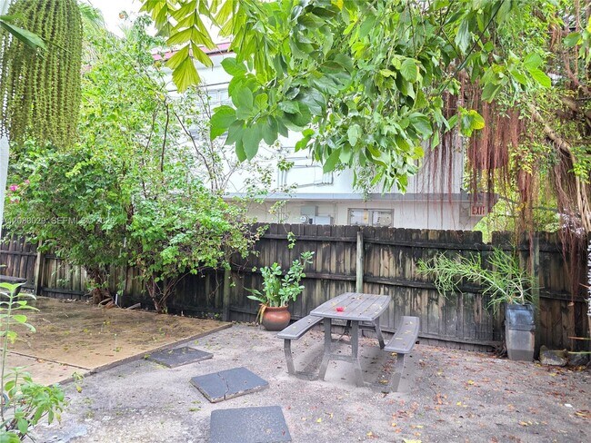 824 82nd St Unit 1