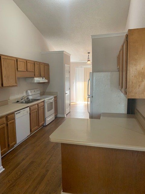 Photo - 2002 River Dr