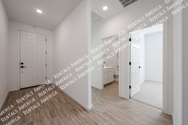 Photo - 5528 W McNeil St