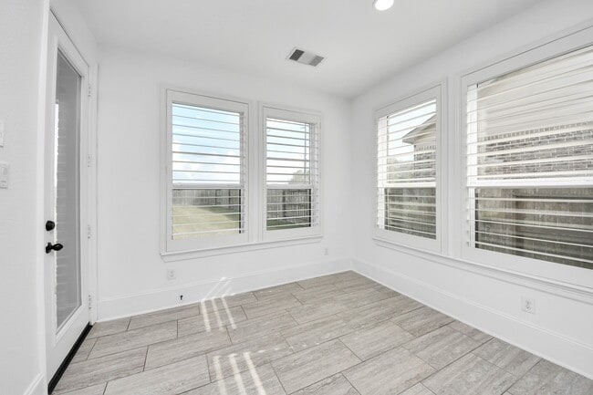 Photo - 2614 Orleans Way