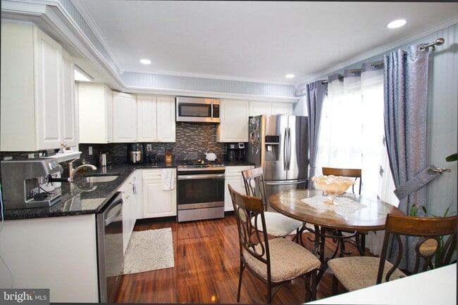 Photo - 4590 Louise St Claire Dr