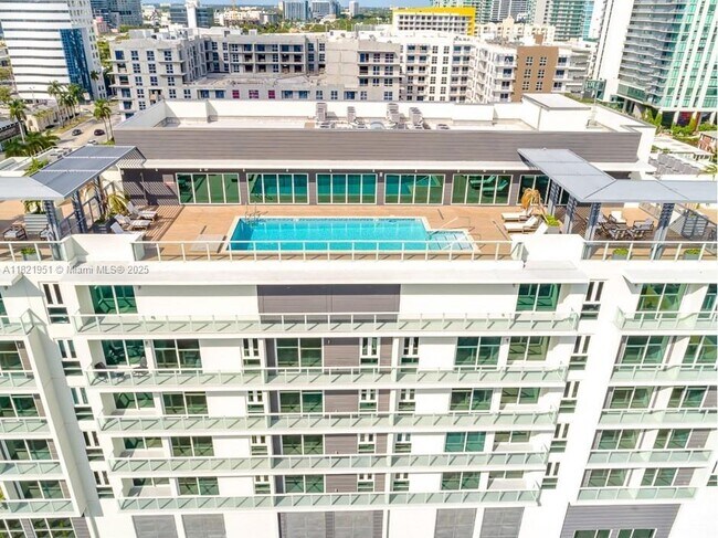 Photo - 321 NE 26th St Unidad 717 Rental