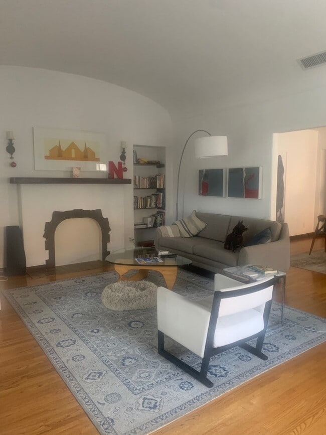 Photo - 6230 Lindenhurst Ave Unit 6232