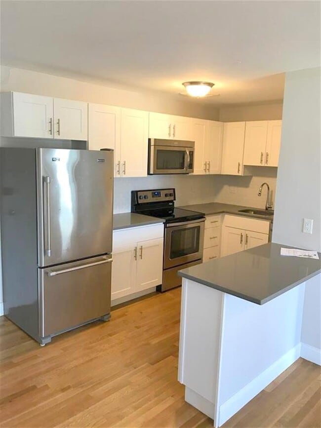 Building Photo - 131 Summer St Unit 42