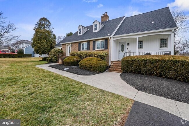 Building Photo - 731 W Country Club Dr Rental