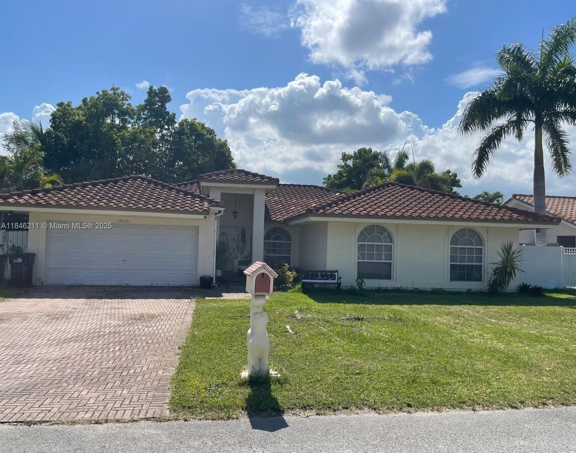Photo - 14300 SW 152nd Pl Casa