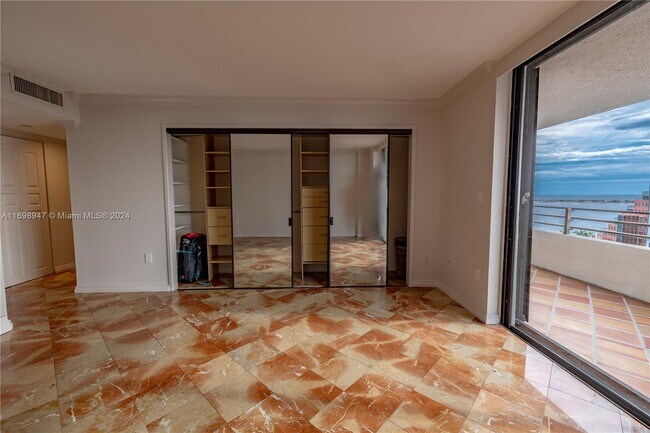 Photo - 151 SE 15th Rd Unidad 1201