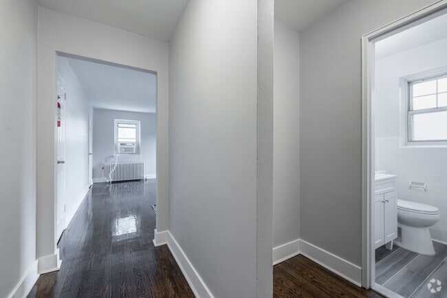 Studio - 500SF - Entrance