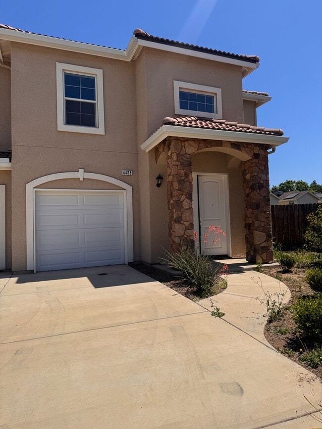 Building Photo - New 5 Bedroom, 3.5 Bath Available Now!