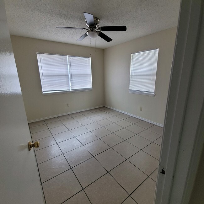 2Bdrm North Bedroom - West Oak Apartments