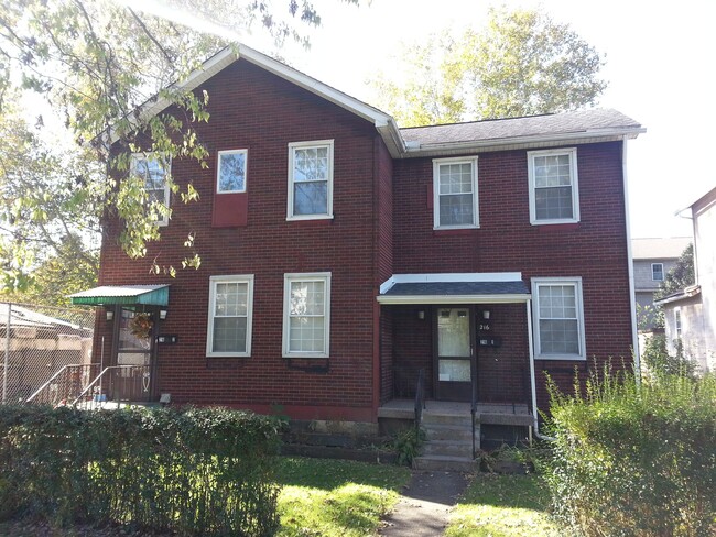 Building Photo - 216 Penn St