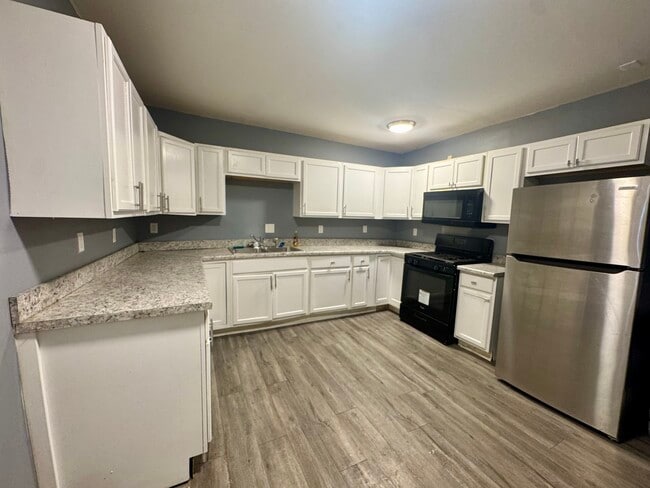 Photo - 616 E 6th St