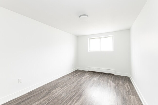 Photo - 135 Connaught