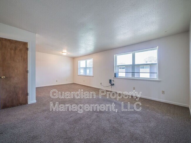 Photo - 1115 N College Dr