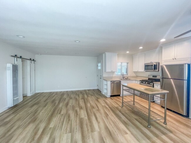 Photo - 1250 Manhattan Beach Blvd