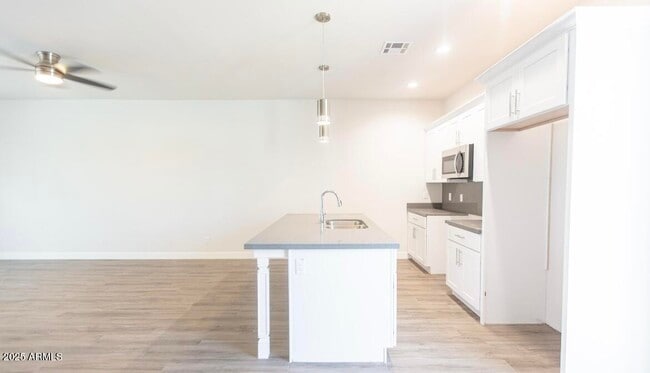 Photo - 1850 N 51st St