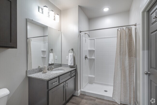 1BR, 1BA - 752SF - Primary Bathroom