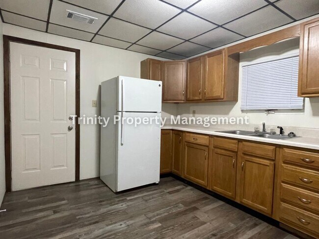 Photo - 738 1/2 Camden Pl
