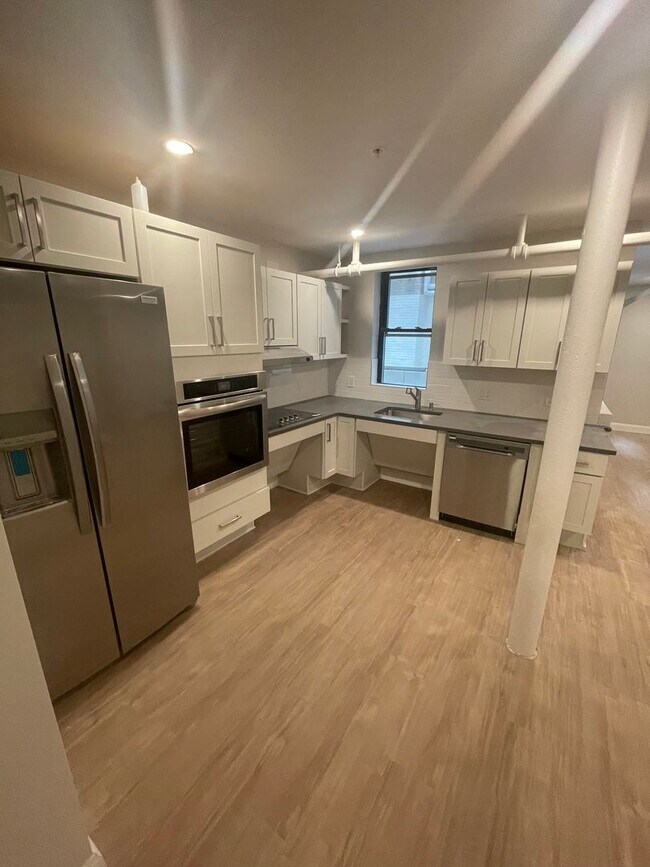 Building Photo - NO FEE! CLEVELAND CIRCLE 1 BEDROOM WITH RENOVATED KITCHEN AVAILABLE 9/1
