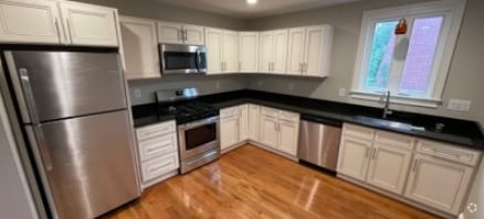 Building Photo - 15 Dix St Unit 2 Rental