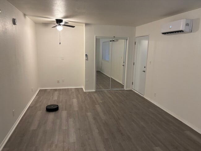 Building Photo - 525 Lakeview Dr