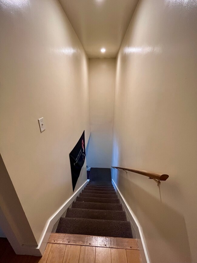 17 Center St