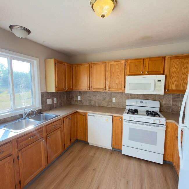 Photo - 4441 Hillrise Ct NE