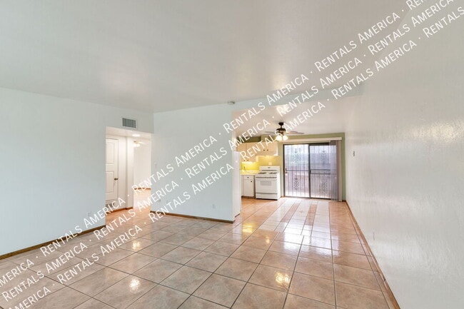 Photo - 803 E Holaway Dr