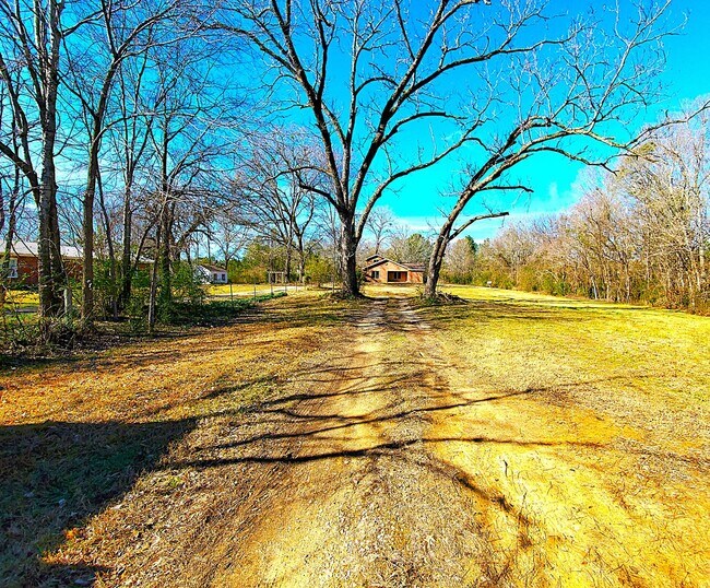 Photo - Welcome to this charming 2 bedroom, 2 bathroom home in Henderson, Texas!