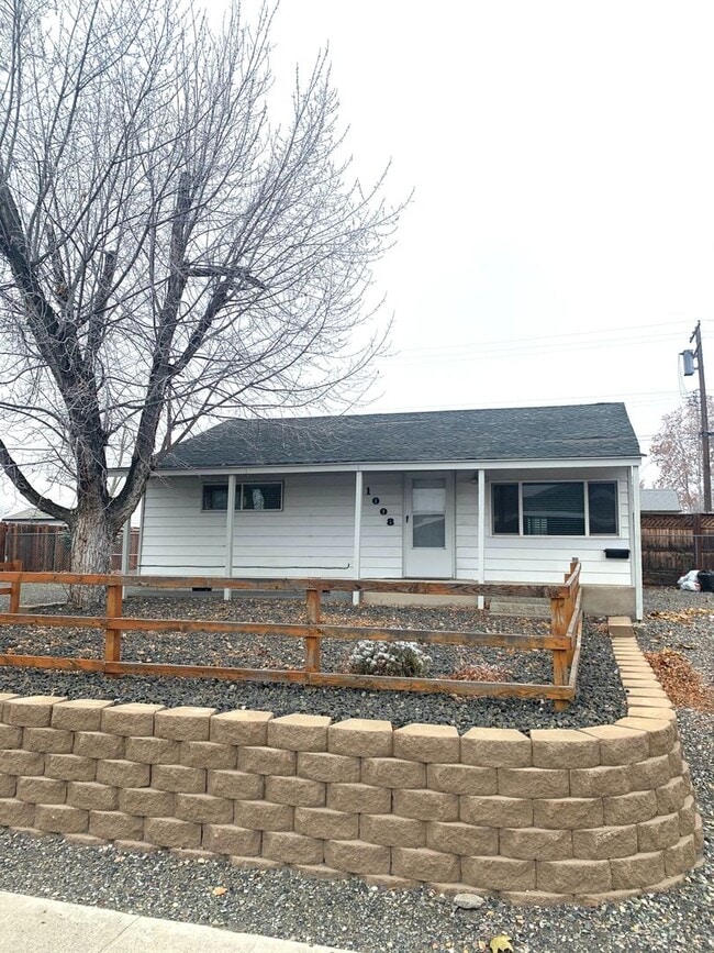 Photo - Entire Home with a SHOP in Richland!