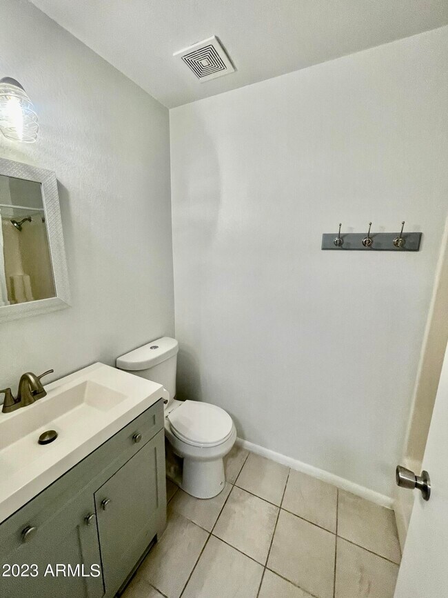 Photo - 9027 W Elm St