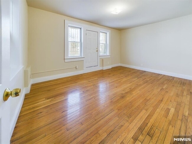 Building Photo - 413 Dodd St Unit 6