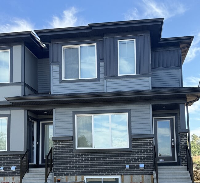 Building Photo - 4235 Kinglet Dr NW