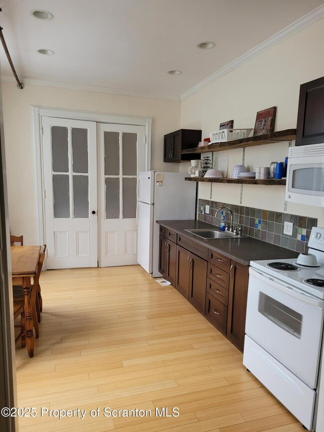 Photo - 1252 E Main St