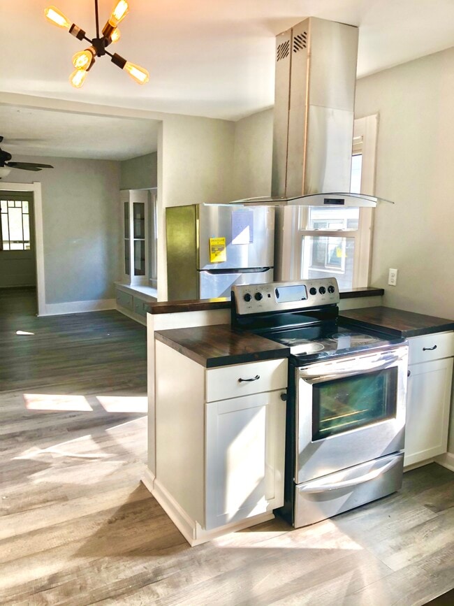Photo - 2410 W 10th Street Apartment Unit Up