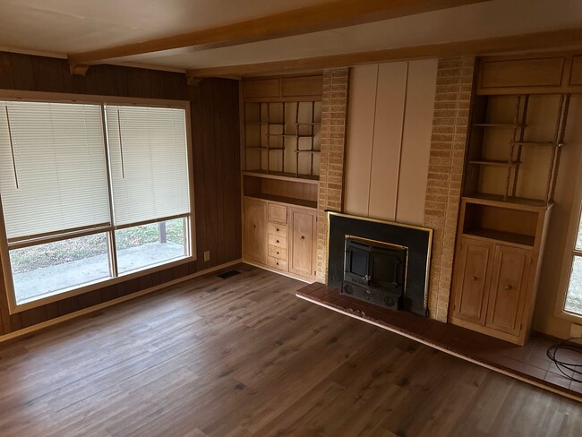 Photo - Available Now! 3-Bed, 1-Bath Home w/ Garage - Central Springdale, right next to Springdale High S...