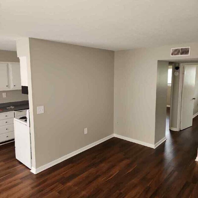 Photo - 4902 Saddlebrook Ln Unit Apt 3